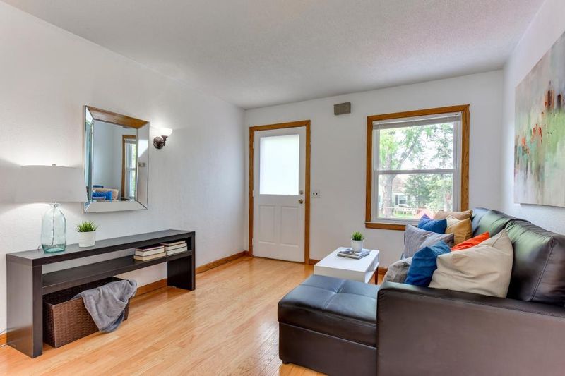 123 Van Buren Ave S, Hopkins, MN 55343