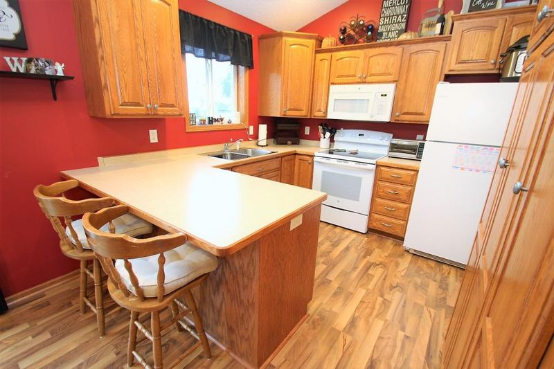 103 Iris Ln E, Saint Joseph, MN 56374