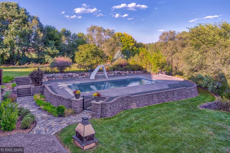8255 College Trl, Inver Grove Heights, MN 55076