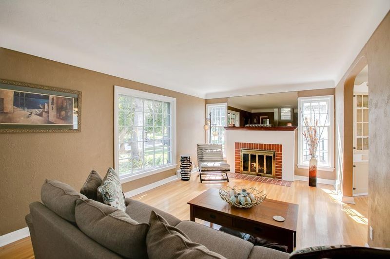 1373 Schletti St, Saint Paul, MN 55117