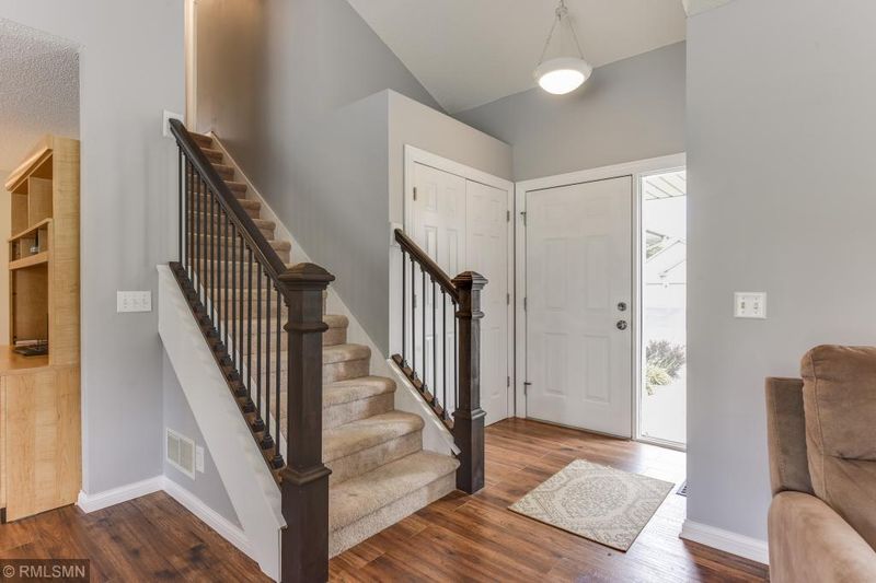 8424 Rhoy St, Victoria, MN 55386
