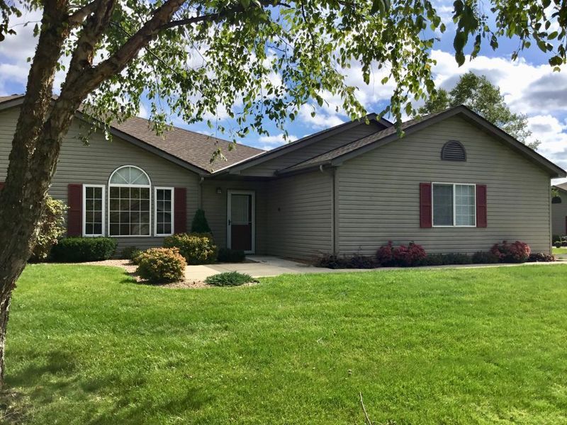 12 Carriage Ln, Owatonna, MN 55060