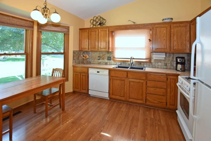 6557 Gray Fox Curve, Chanhassen, MN 55317