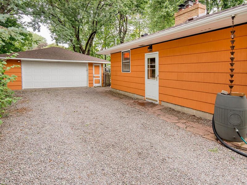 1949 Greenbrier St, Maplewood, MN 55117