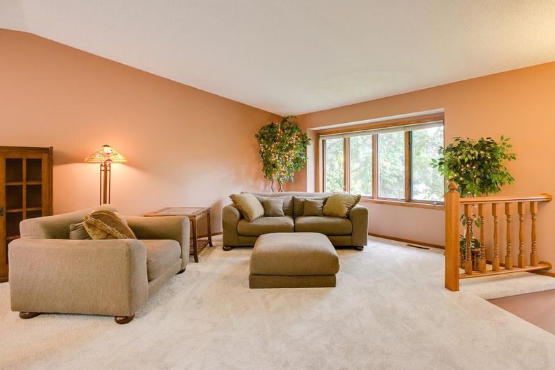 1261 Windcrest Ave, Eagan, MN 55123