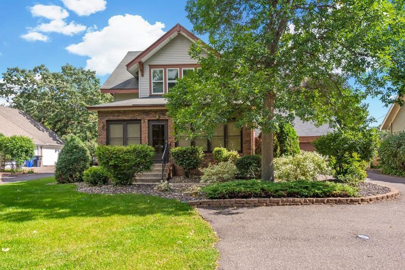 1646 E Shore Dr, Saint Paul, MN 55106