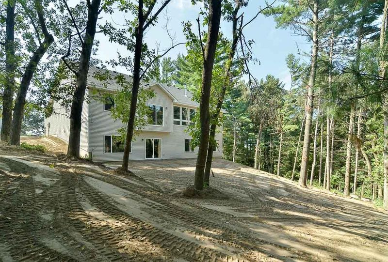 921 Riverview Ln, Belle Plaine, MN 56011