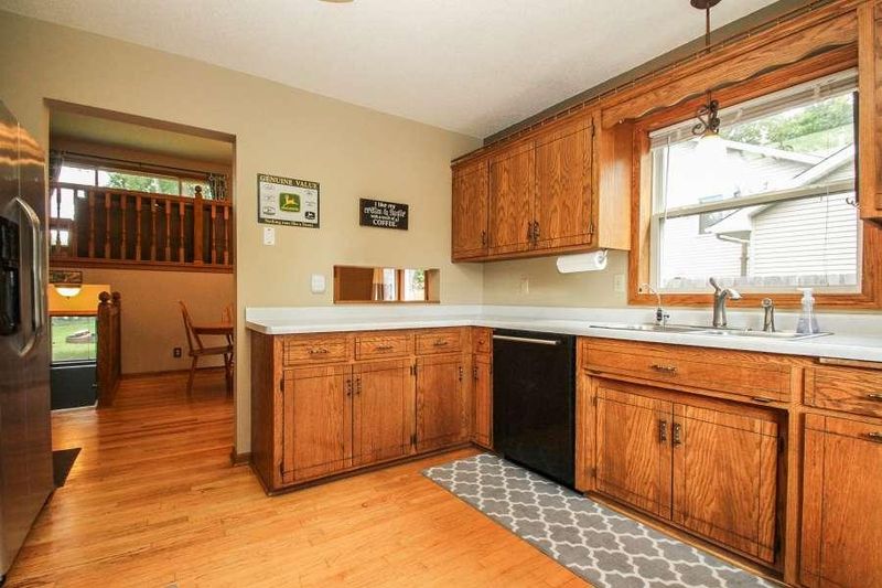 603 Stockdale Rd, Vadnais Heights, MN 55127