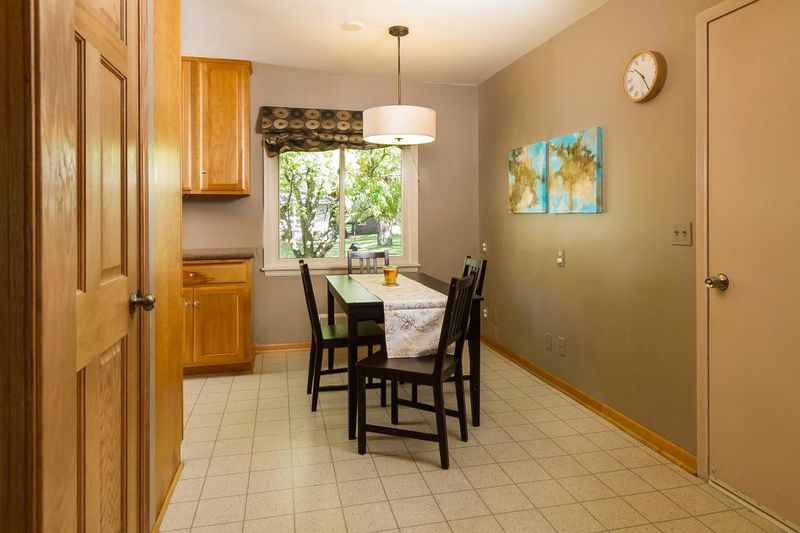 5149 Abercrombie Dr, Edina, MN 55439
