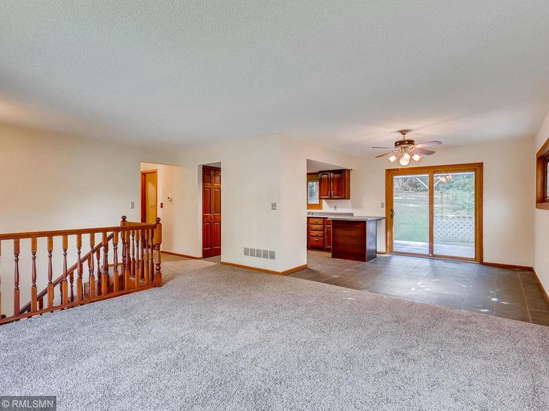 320 Glenmar Ave, Mahtomedi, MN 55115