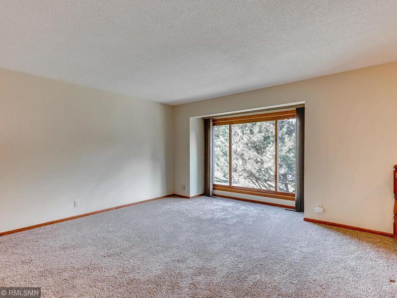 320 Glenmar Ave, Mahtomedi, MN 55115
