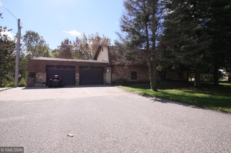 1993 247th St, Saint Augusta, MN 56301