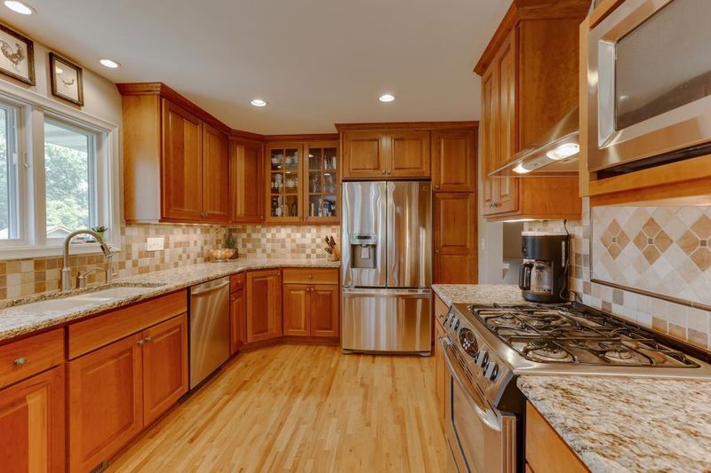 7213 Trillium Ln, Edina, MN 55435