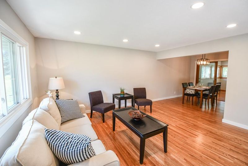 9081 Northwood Cir, New Hope, MN 55427