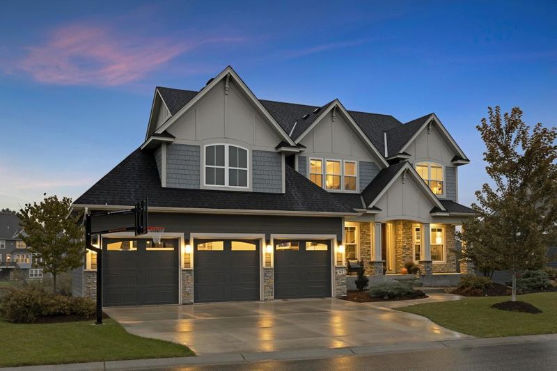 47 Monarch Way, North Oaks, MN 55127