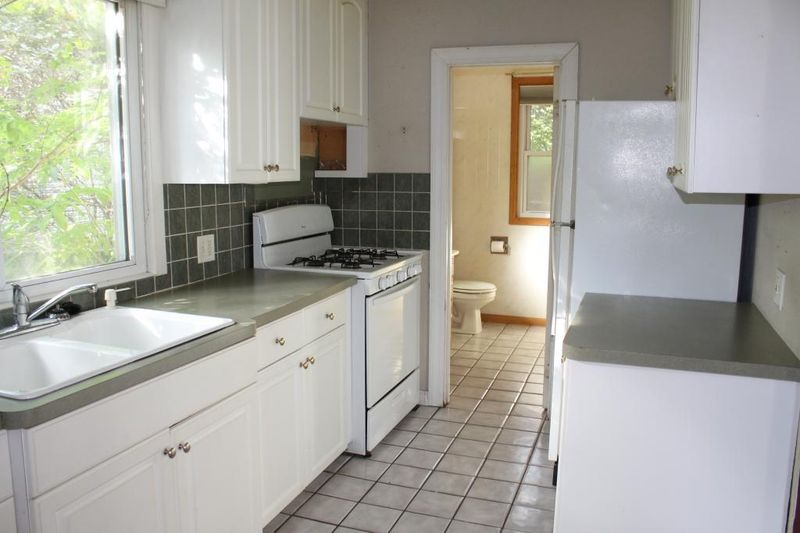 411 Paddington Rd, Willernie, MN 55090