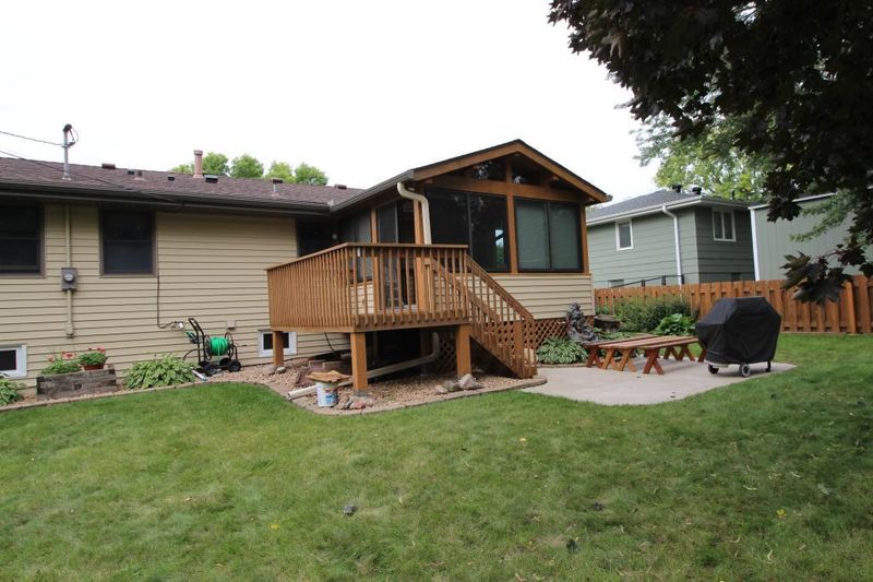 4080 Gettysburg Ave N, New Hope, MN 55427