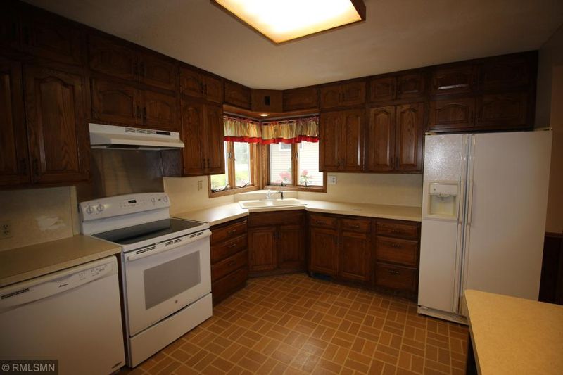 220 Cleveland Ave, Green Isle, MN 55338