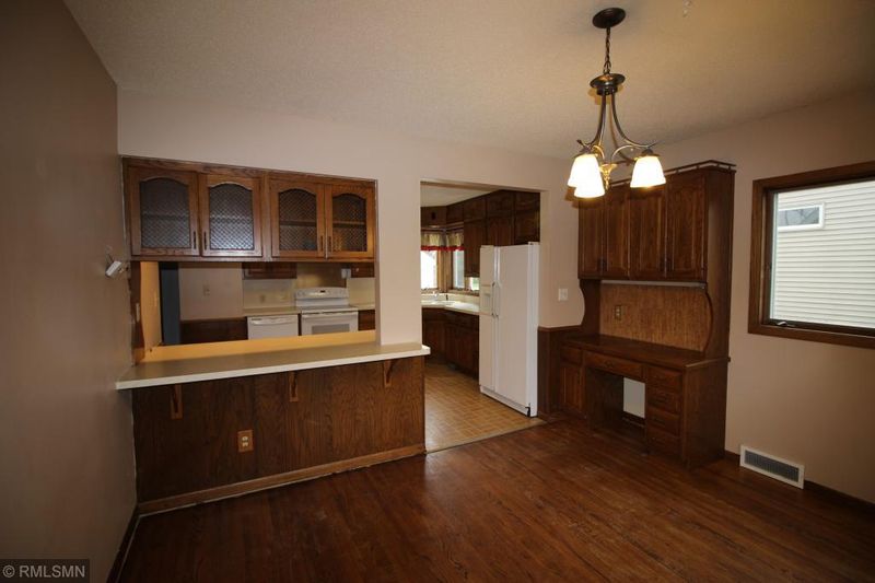 220 Cleveland Ave, Green Isle, MN 55338