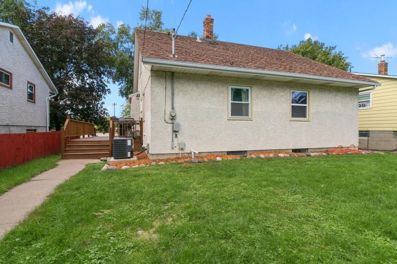 1664 Birmingham St, Saint Paul, MN 55106