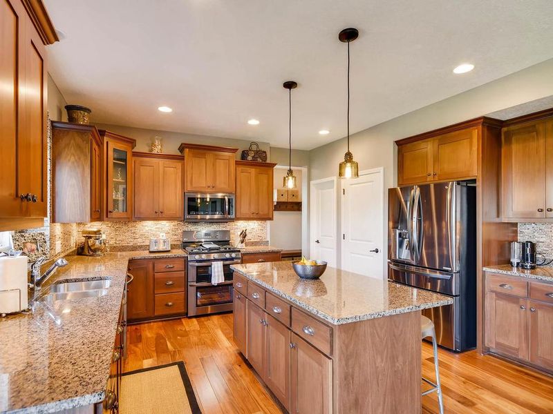 7718 61st St S, Cottage Grove, MN 55016
