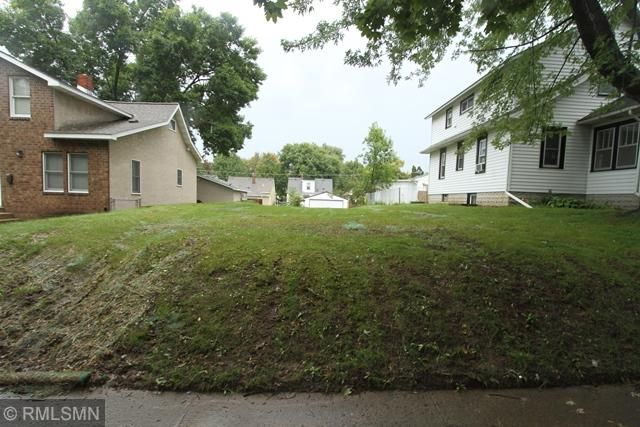 899 Hyacinth Ave E, Saint Paul, MN 55106