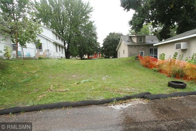 899 Hyacinth Ave E, Saint Paul, MN 55106