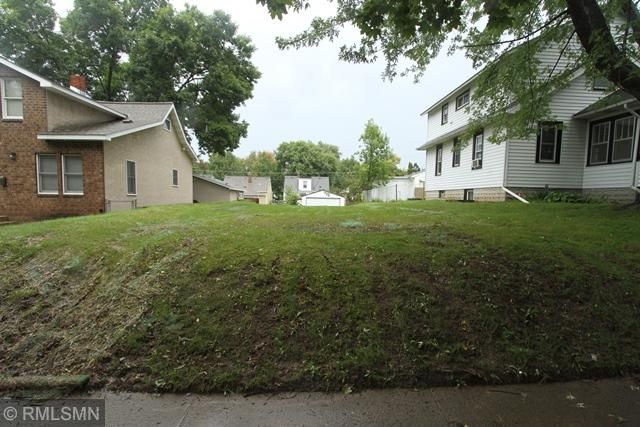 899 Hyacinth Ave E, Saint Paul, MN 55106