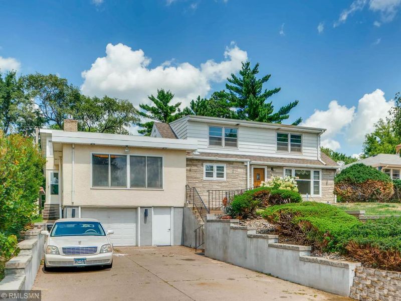 1695 Larpenteur Ave E, Maplewood, MN 55109