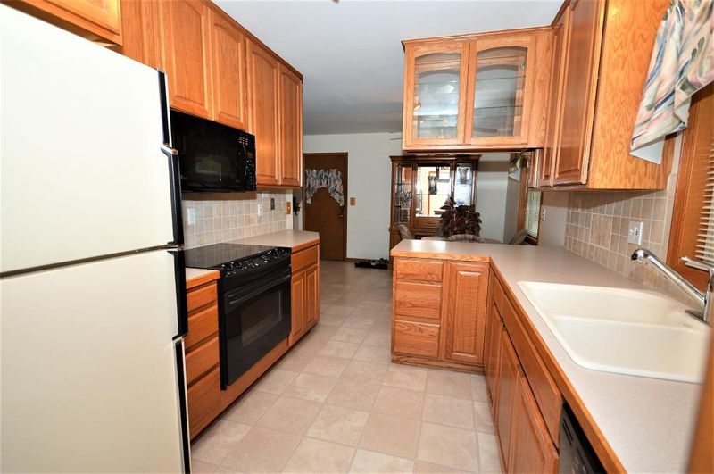 15605 N Lund Rd, Eden Prairie, MN 55346