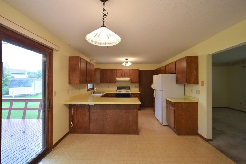 320 E 11th St, Zumbrota, MN 55992