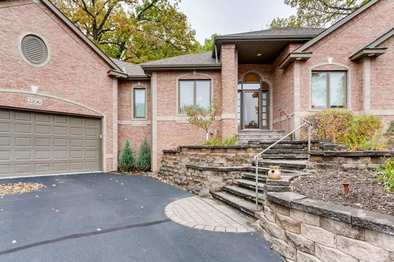 2206 Lukewood Dr, Chanhassen, MN 55317