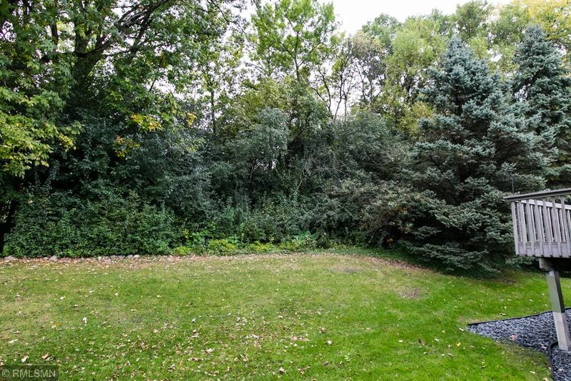 4111 Thornhill Ln, Vadnais Heights, MN 55127