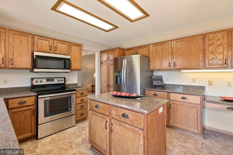 9293 Parkside Draw, Woodbury, MN 55125