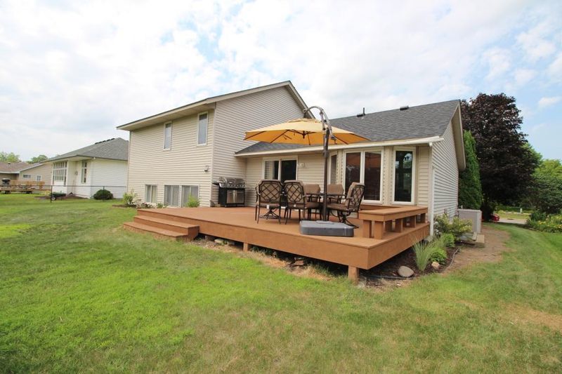 9145 Cambridge Ave, Brooklyn Park, MN 55443
