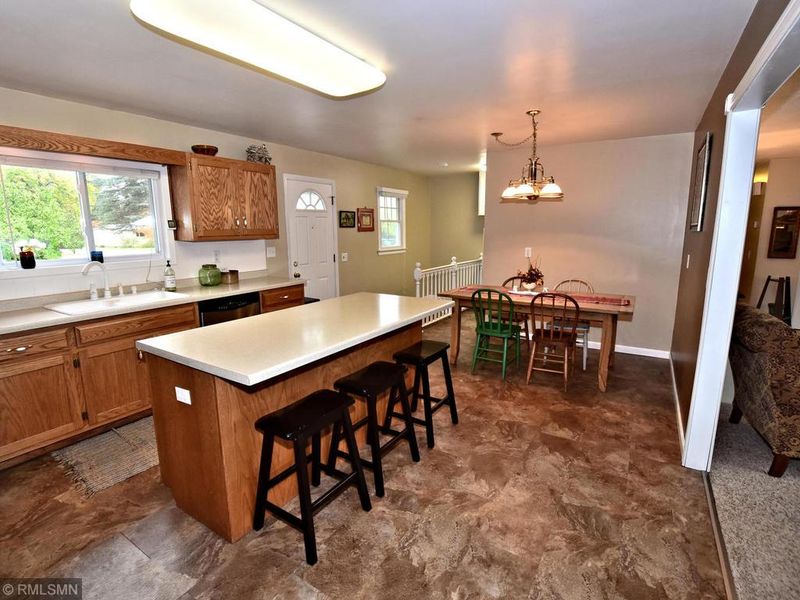 708 Allen Dr, Grand Rapids, MN 55744