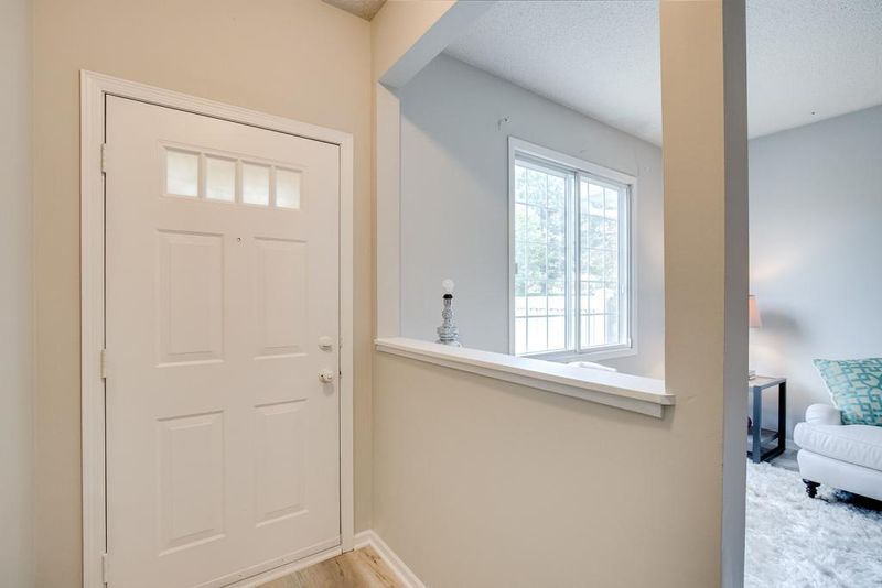 3214 Juniper Cir #B, Woodbury, MN 55125