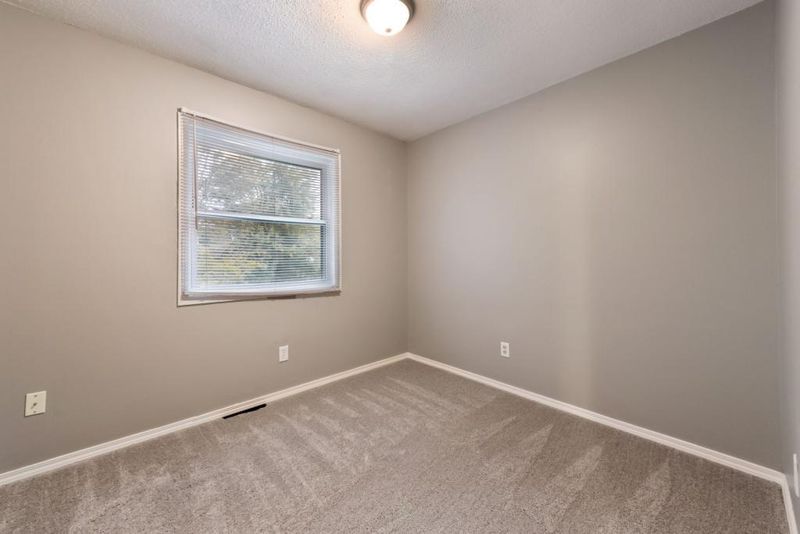 1741 Edgerton St, Maplewood, MN 55117