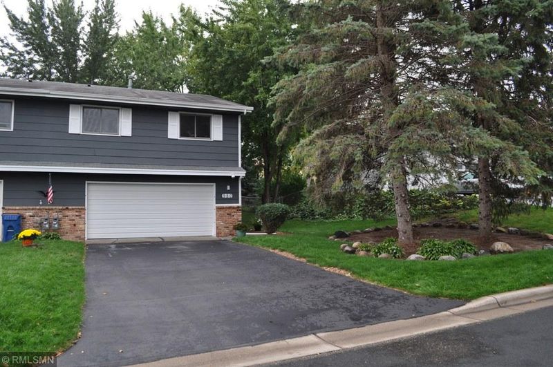 980 Eastview Cir, Shakopee, MN 55379