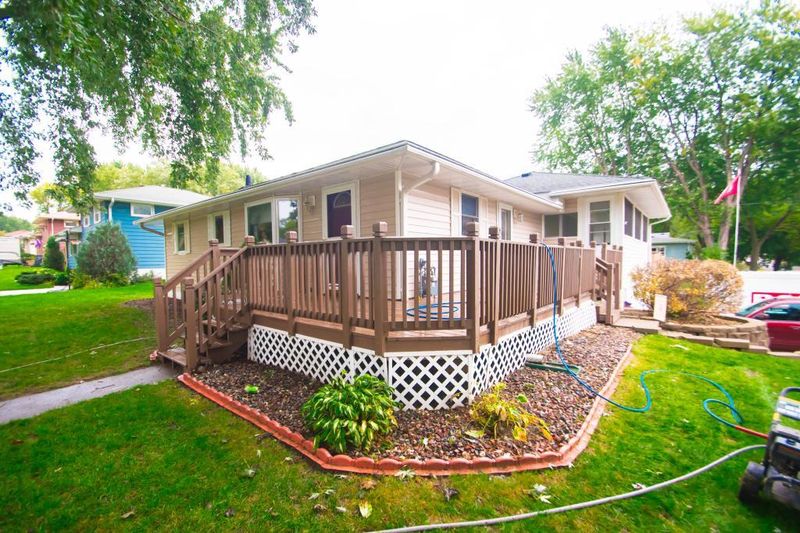 111 Grenadier Ave N, Oakdale, MN 55128