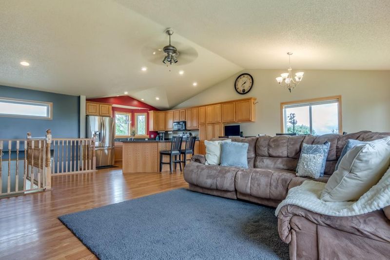 715 Meyer Cir, Green Isle, MN 55338