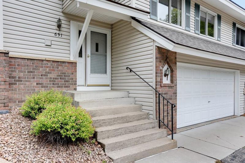 651 Evergreen Dr, Burnsville, MN 55337