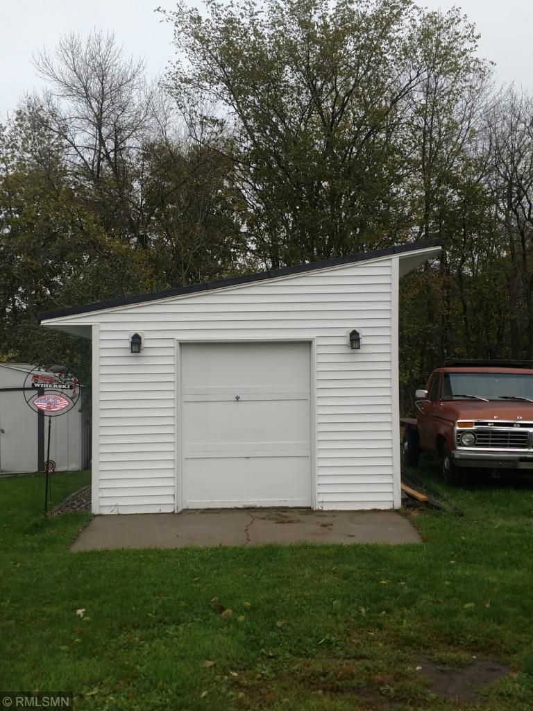 109 W 4th St, Randall, MN 56475