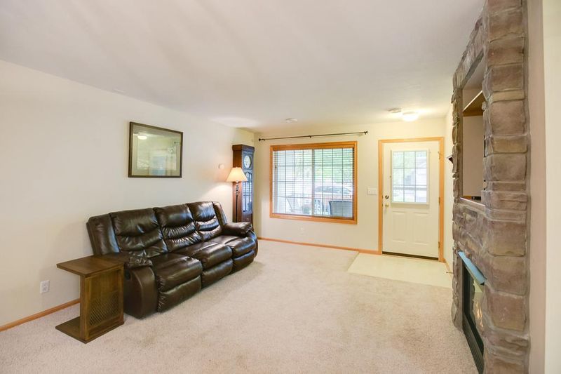 5594 138th St N, Hugo, MN 55038