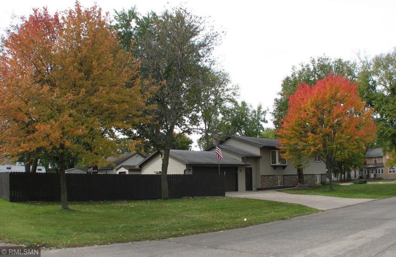 400 7th Ave NE, Little Falls, MN 56345