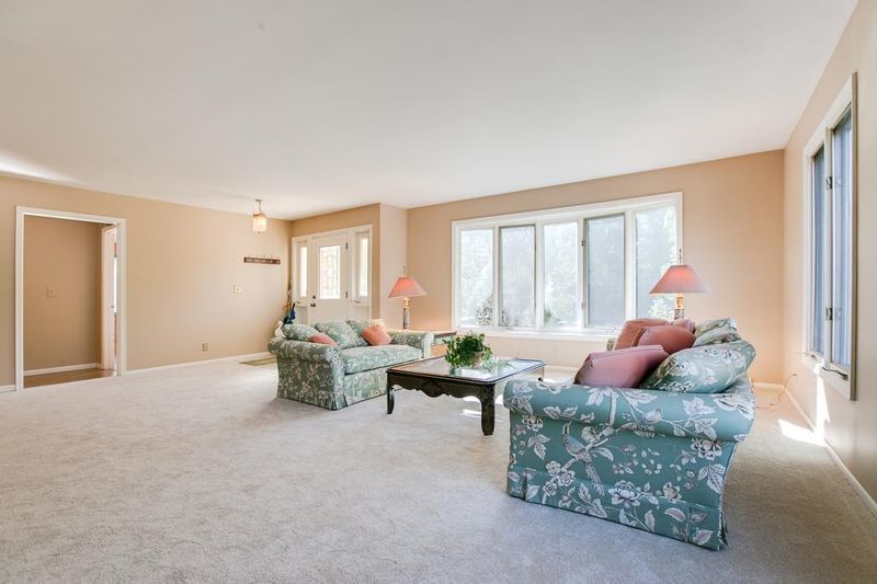 555 Summit Ave #1, Saint Paul, MN 55105