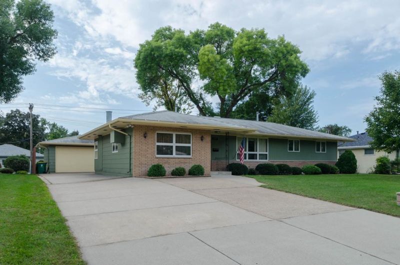 3307 Quarles Rd, Brooklyn Center, MN 55429