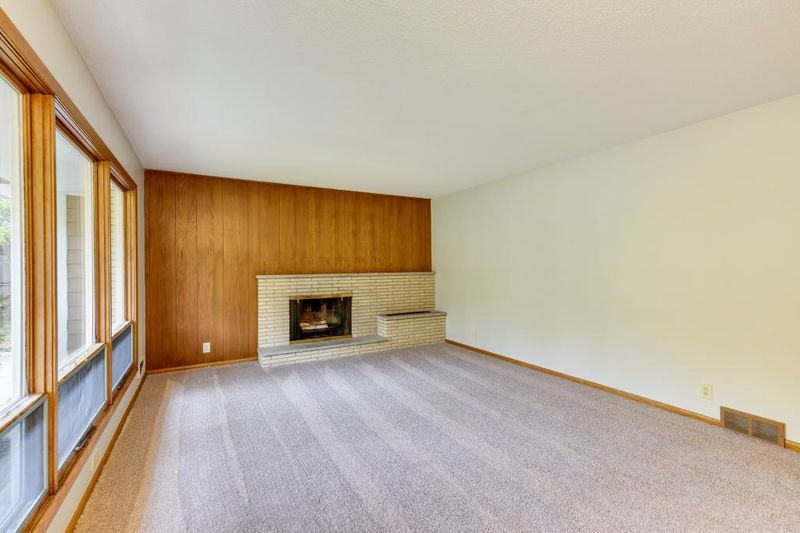 2001 Lancaster St, Minnetonka, MN 55305