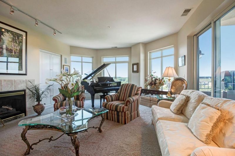 8301 Creekside Cir #760, Bloomington, MN 55437