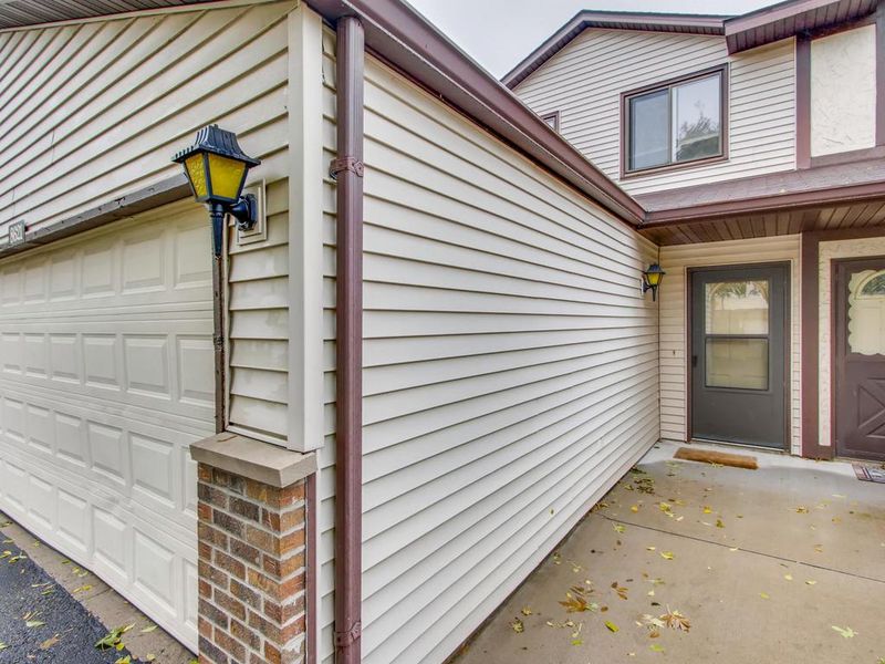 8621 Maplebrook Pw, Brooklyn Park, MN 55445